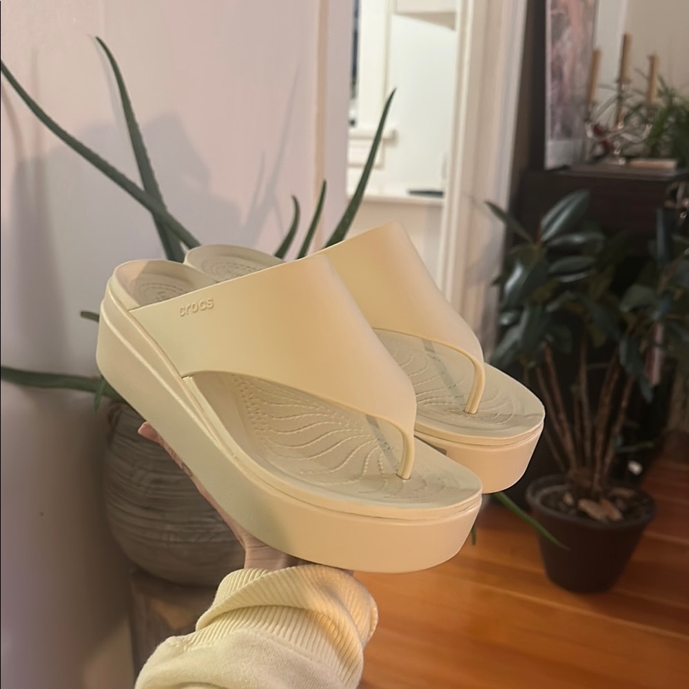 CROCS Cream Platform Sandals with Literide footbed